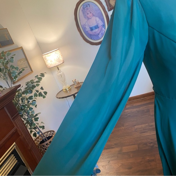 JJ’s House • Dark Green Long Sleeve Chiffon Maxi Gown • Size 10 • NWT - Picture 3 of 7